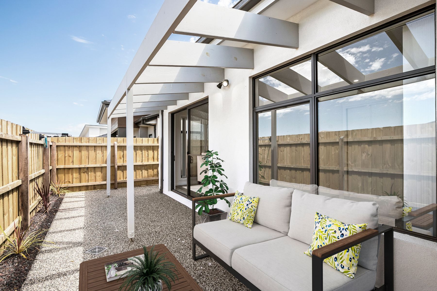 24 Normanby Boulevard, Bonnie Brook - Thumbnail 6