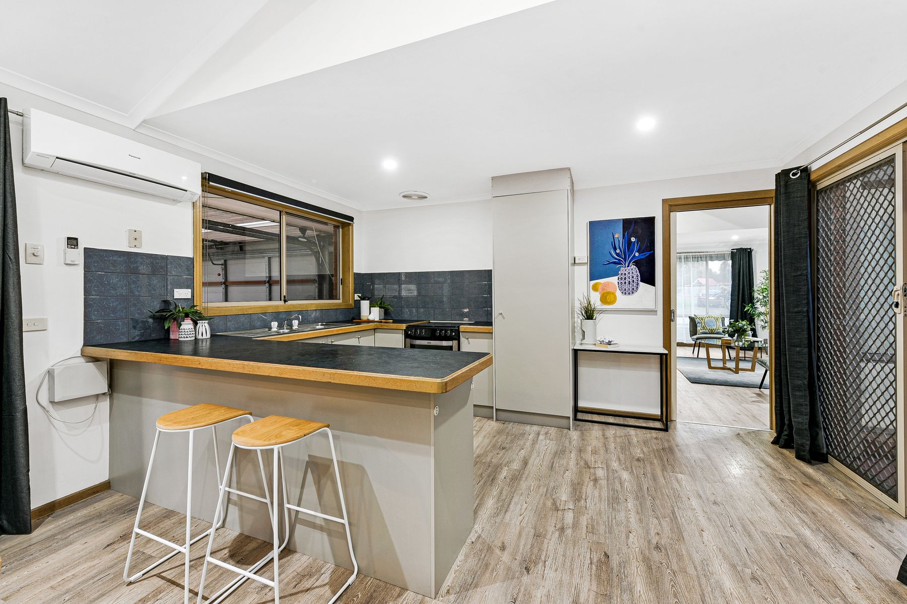 13 Crystal Gardens, Cranbourne West, VIC 3977, Cranbourne West - Thumbnail 4