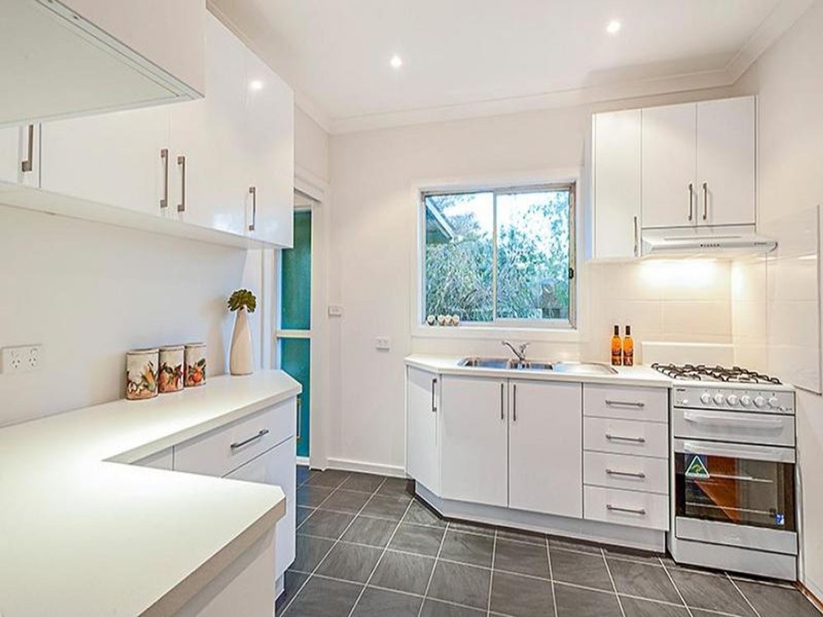 66 Ormond Road, Ascot Vale - Thumbnail 3