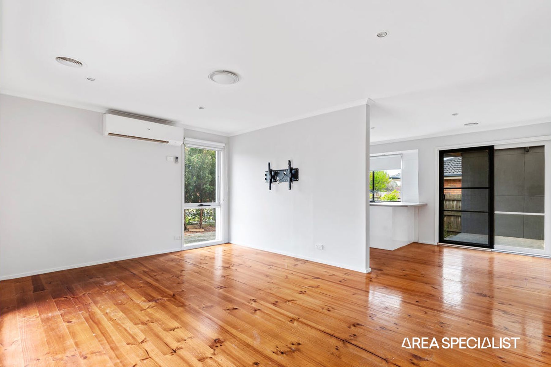 17 Collin Crescent, Berwick, Berwick - Thumbnail 2