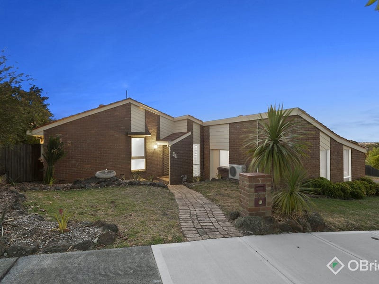34 Joseph Banks Crescent, Endeavour Hills, VIC 3802
