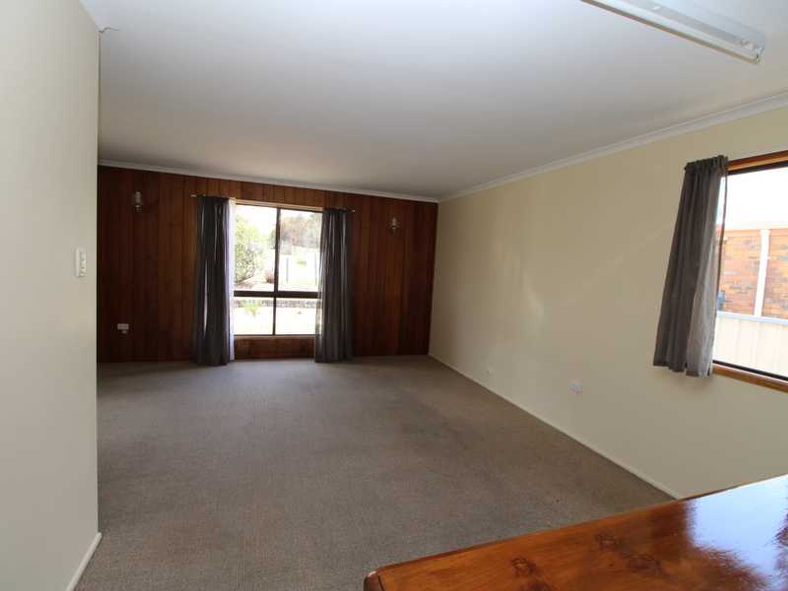 12 Ross Street, Warwick - Thumbnail 6