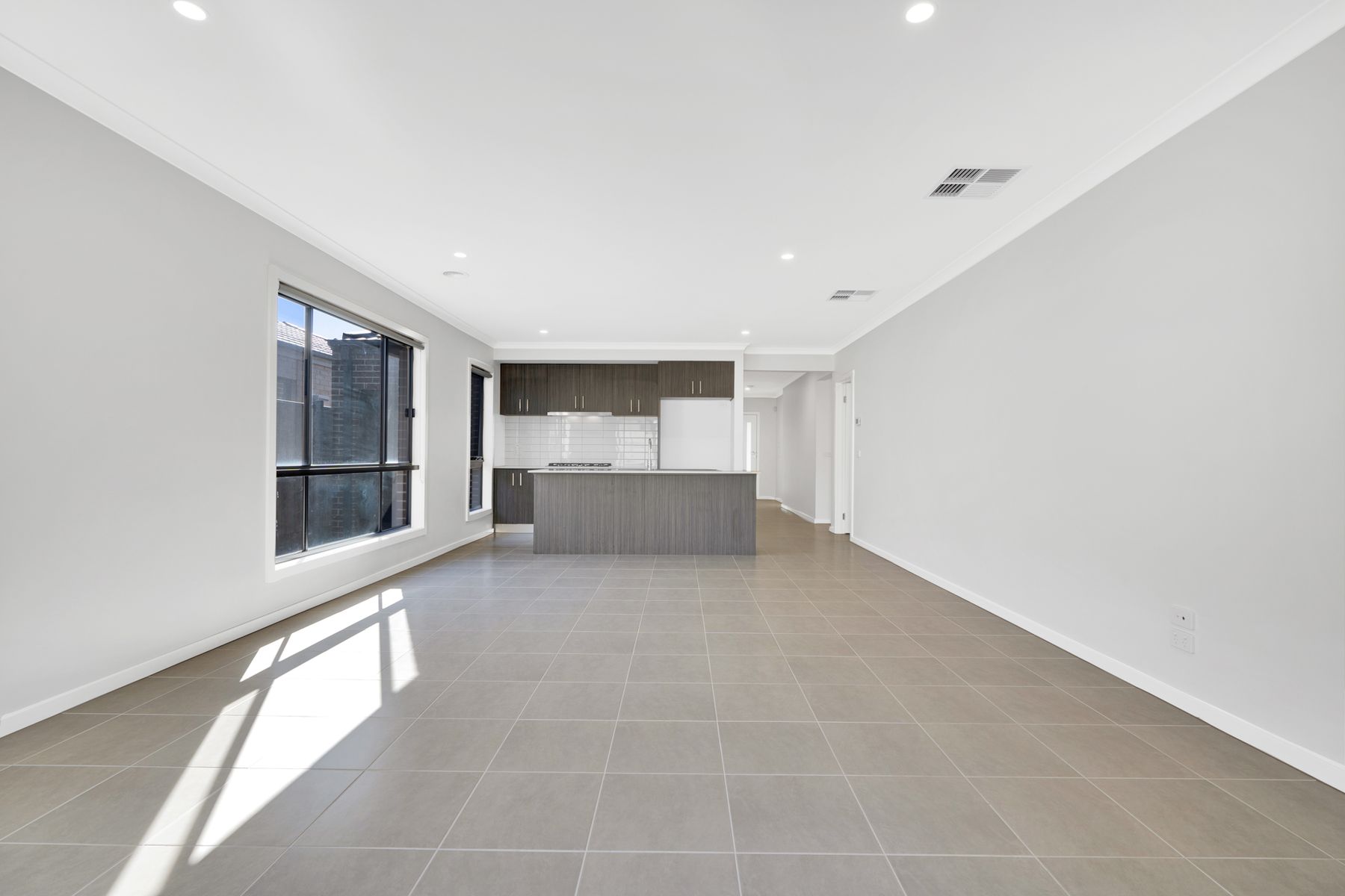 5 Isham Street, Point Cook, VIC 3030, Point Cook - Thumbnail 2