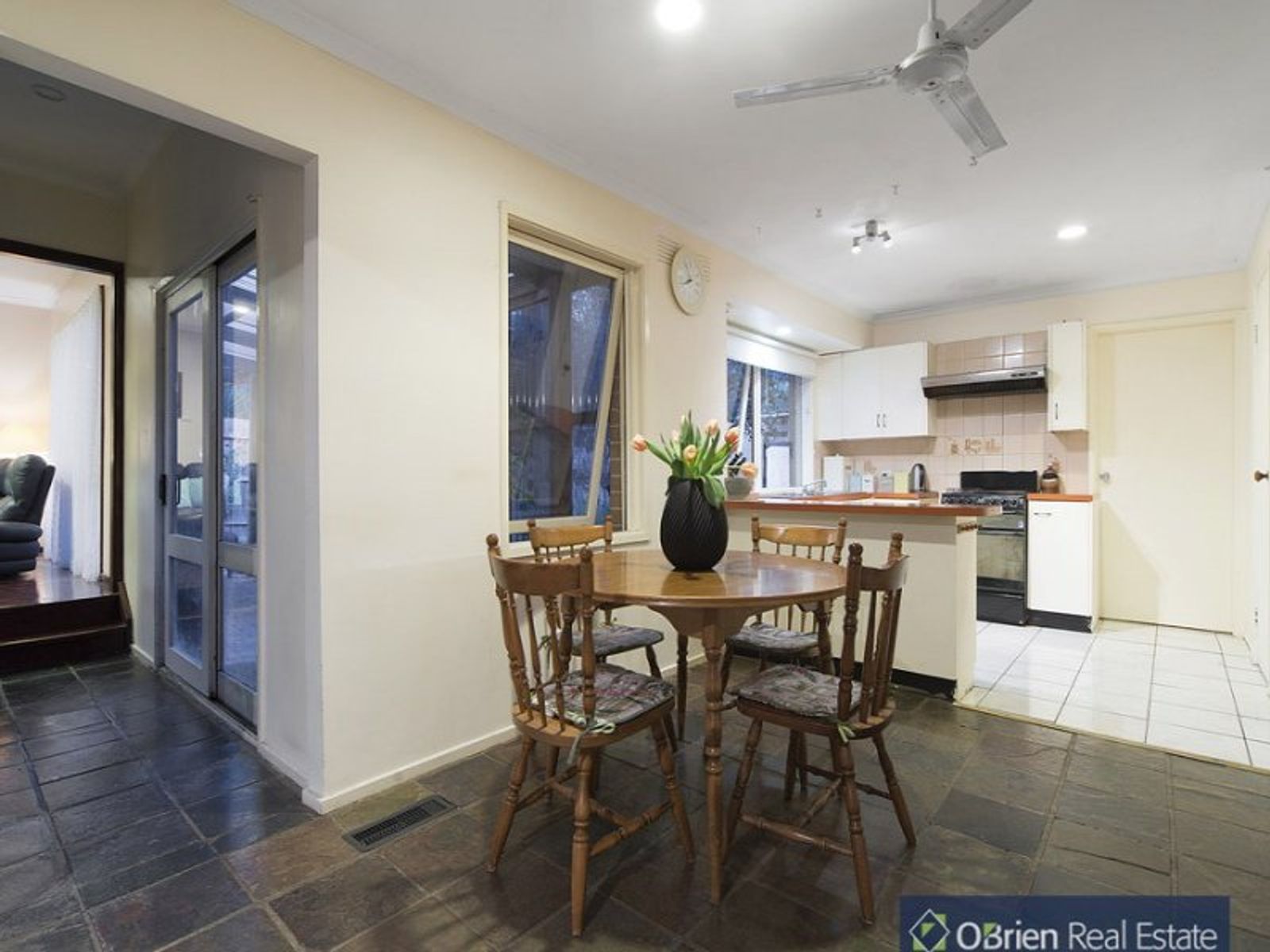 4 Melina Court, Endeavour Hills, VIC 3802, Endeavour Hills - Thumbnail 2
