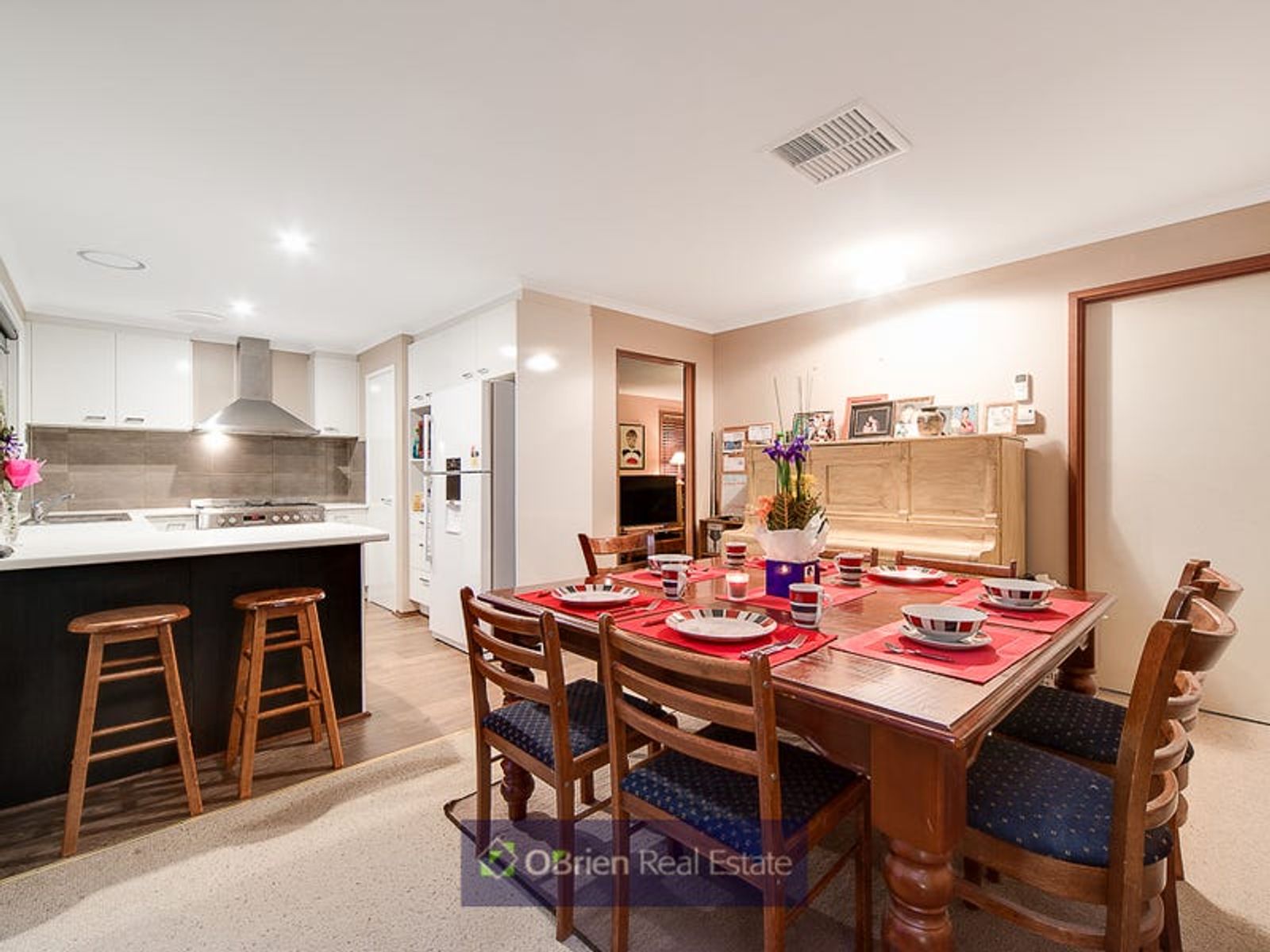 8 Kinloch Gardens, Endeavour Hills, VIC 3802, Endeavour Hills - Thumbnail 3
