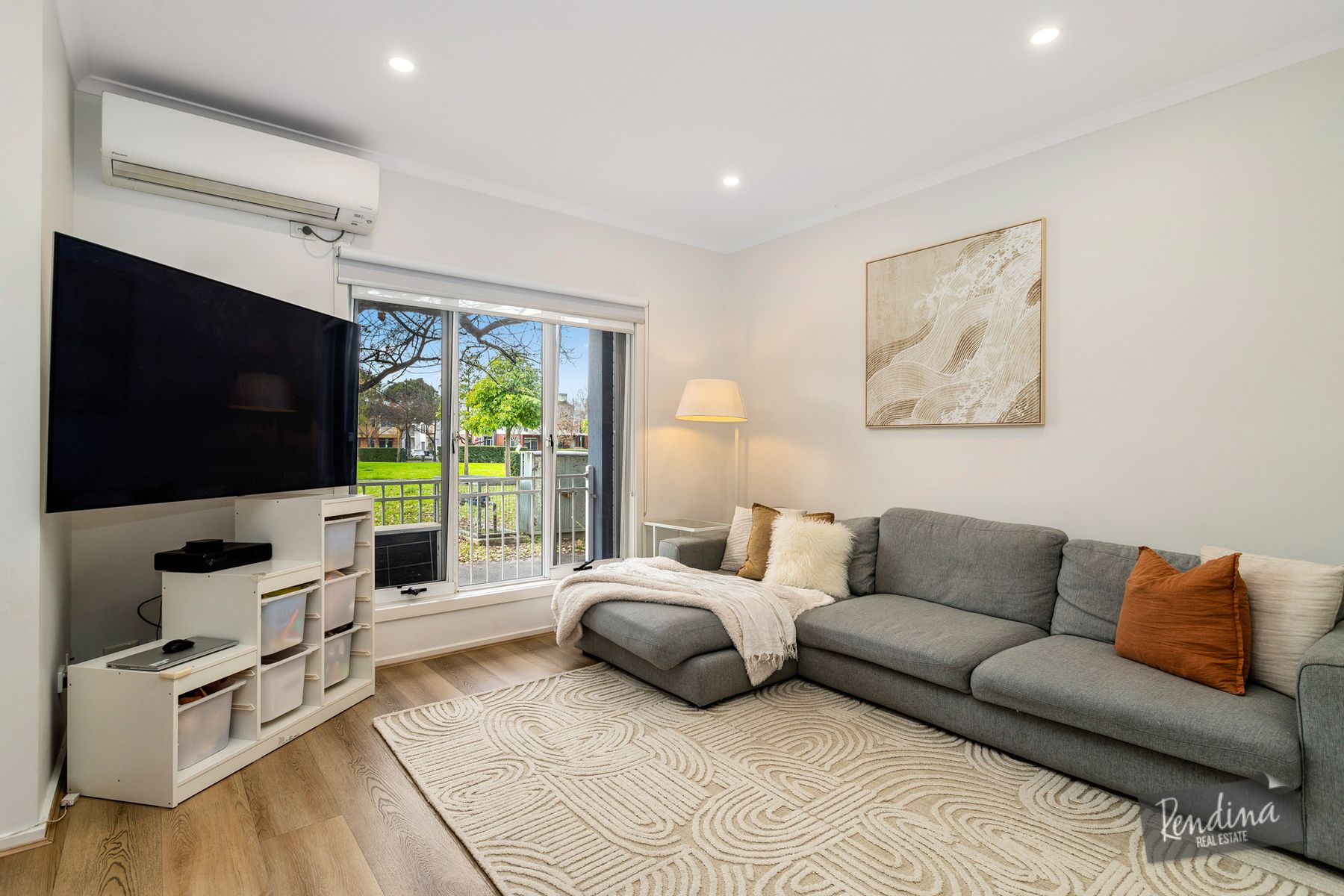 22 Anderson walk, Kensington - Thumbnail 2