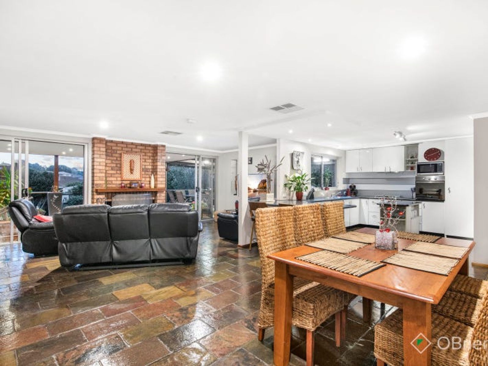 4 Mossvale Close, Endeavour Hills, VIC 3802, Endeavour Hills - Thumbnail 3