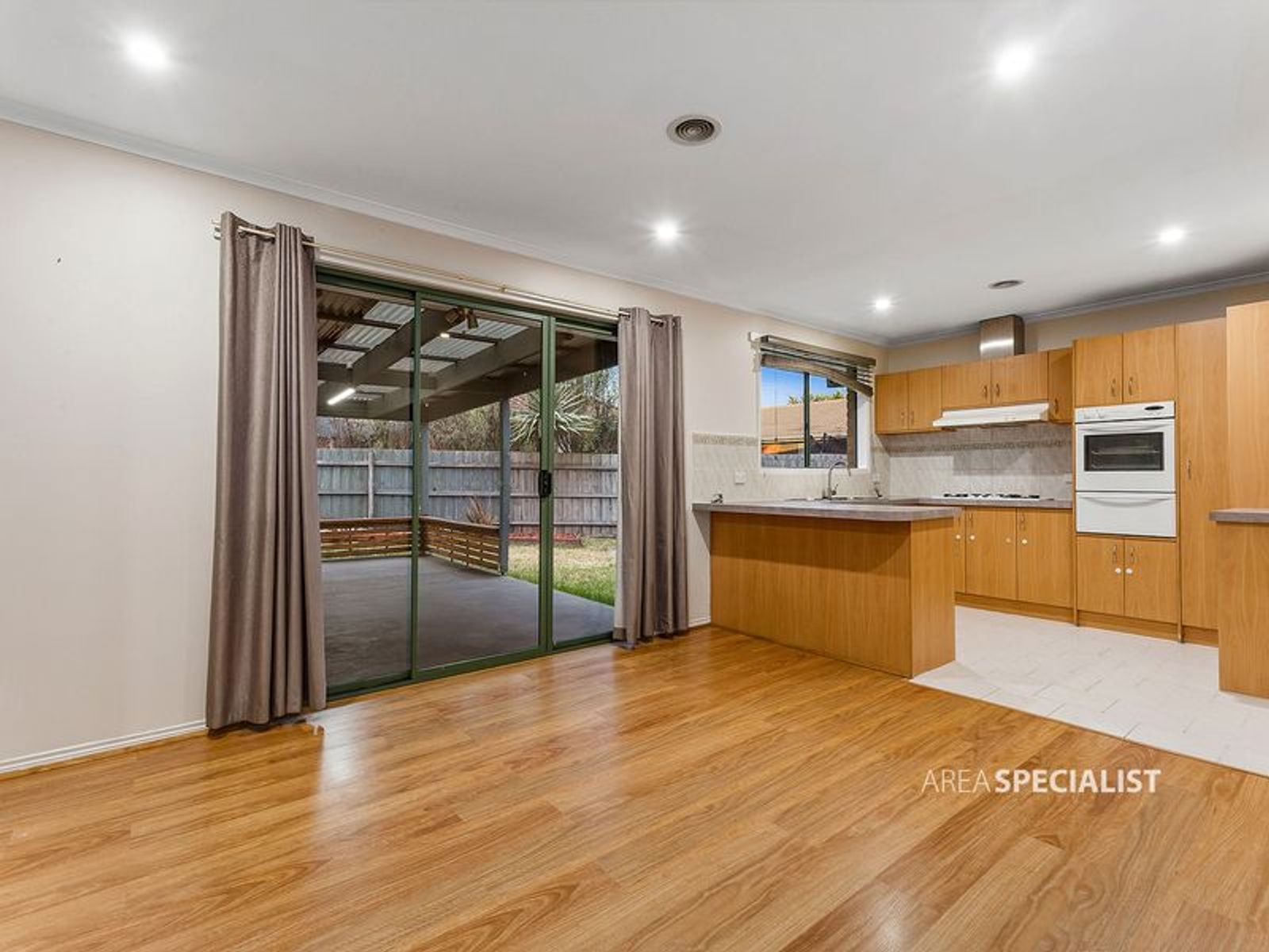 11 Cornwell Crescent, Cranbourne East, VIC 3977, Cranbourne East - Thumbnail 4