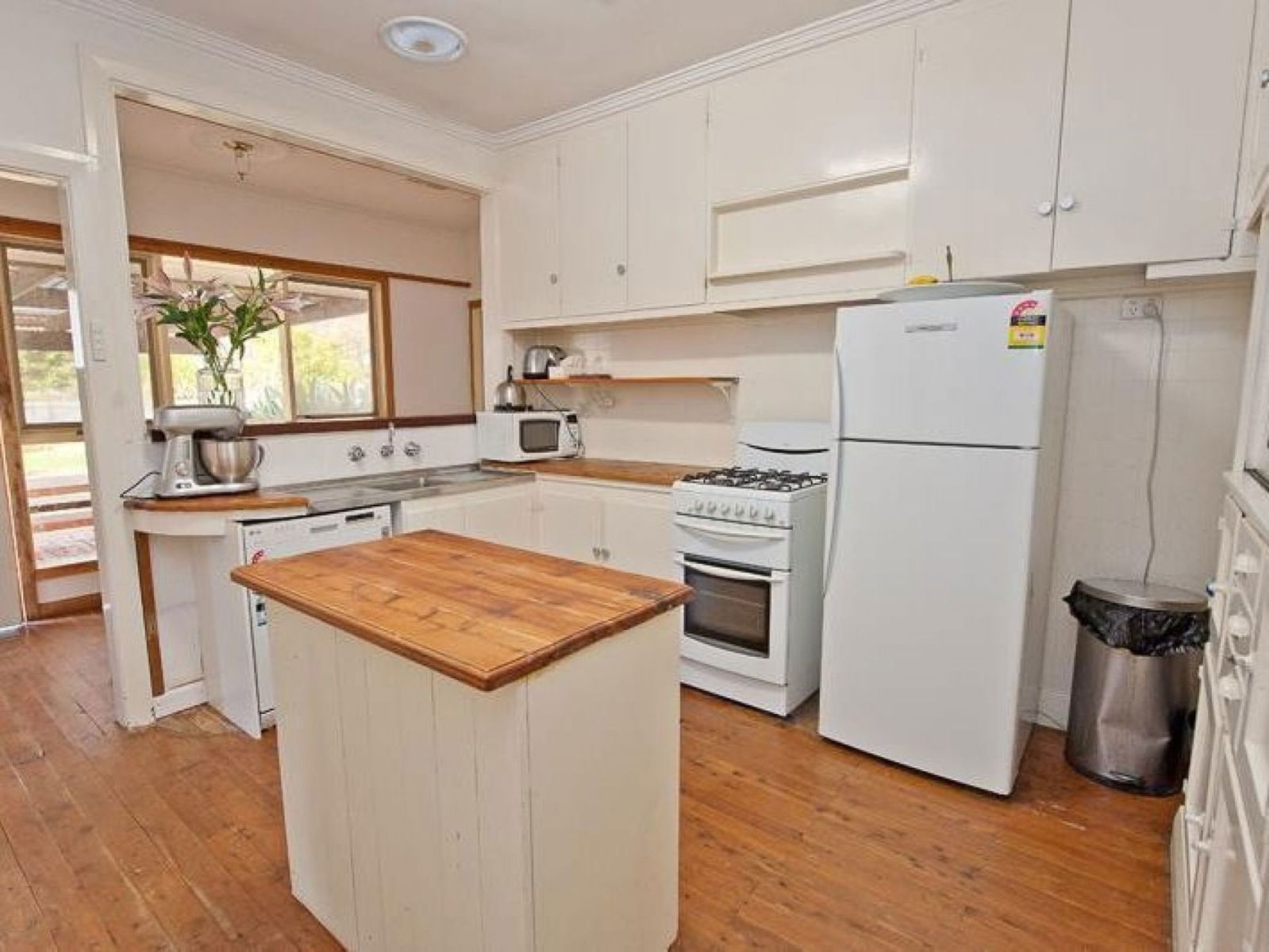 1040 Baratta Street, North Albury NSW 2640, North Albury - Thumbnail 2