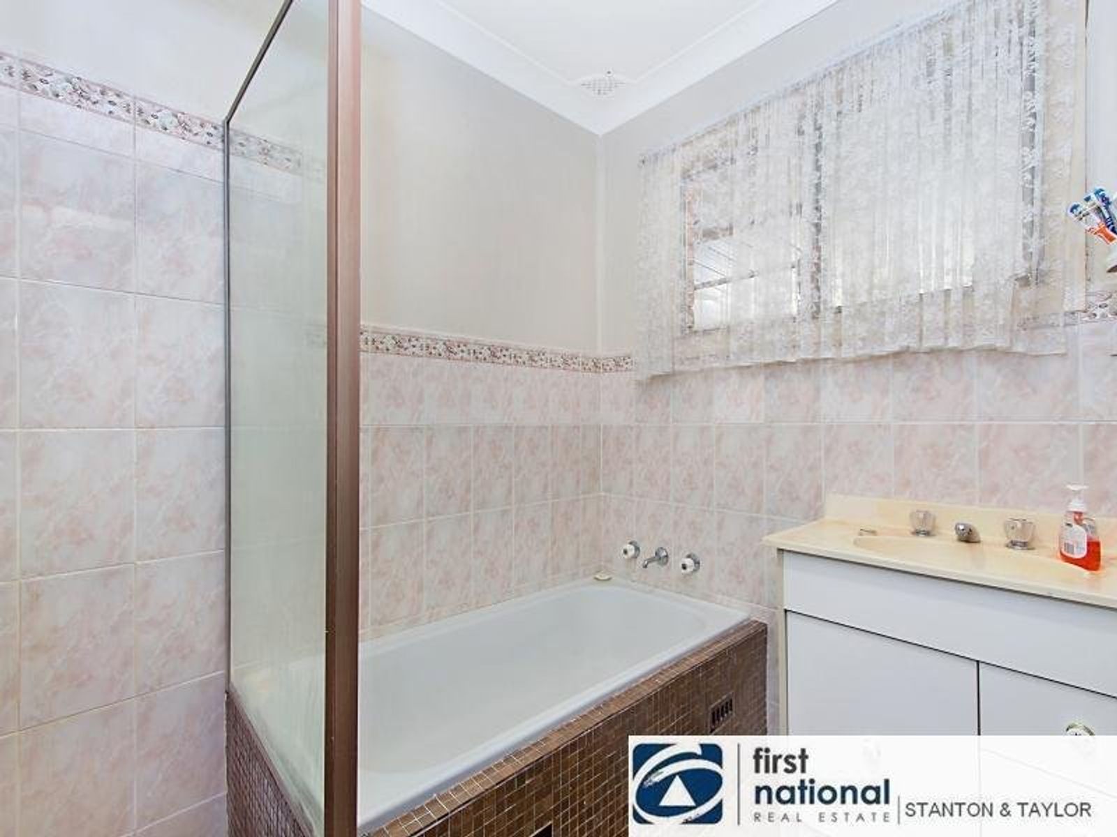 21 Balmoral Drive, Cambridge Park - Thumbnail 8