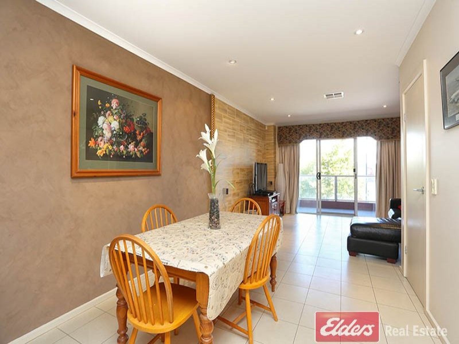 5/2, Mawson Lakes - Thumbnail 4