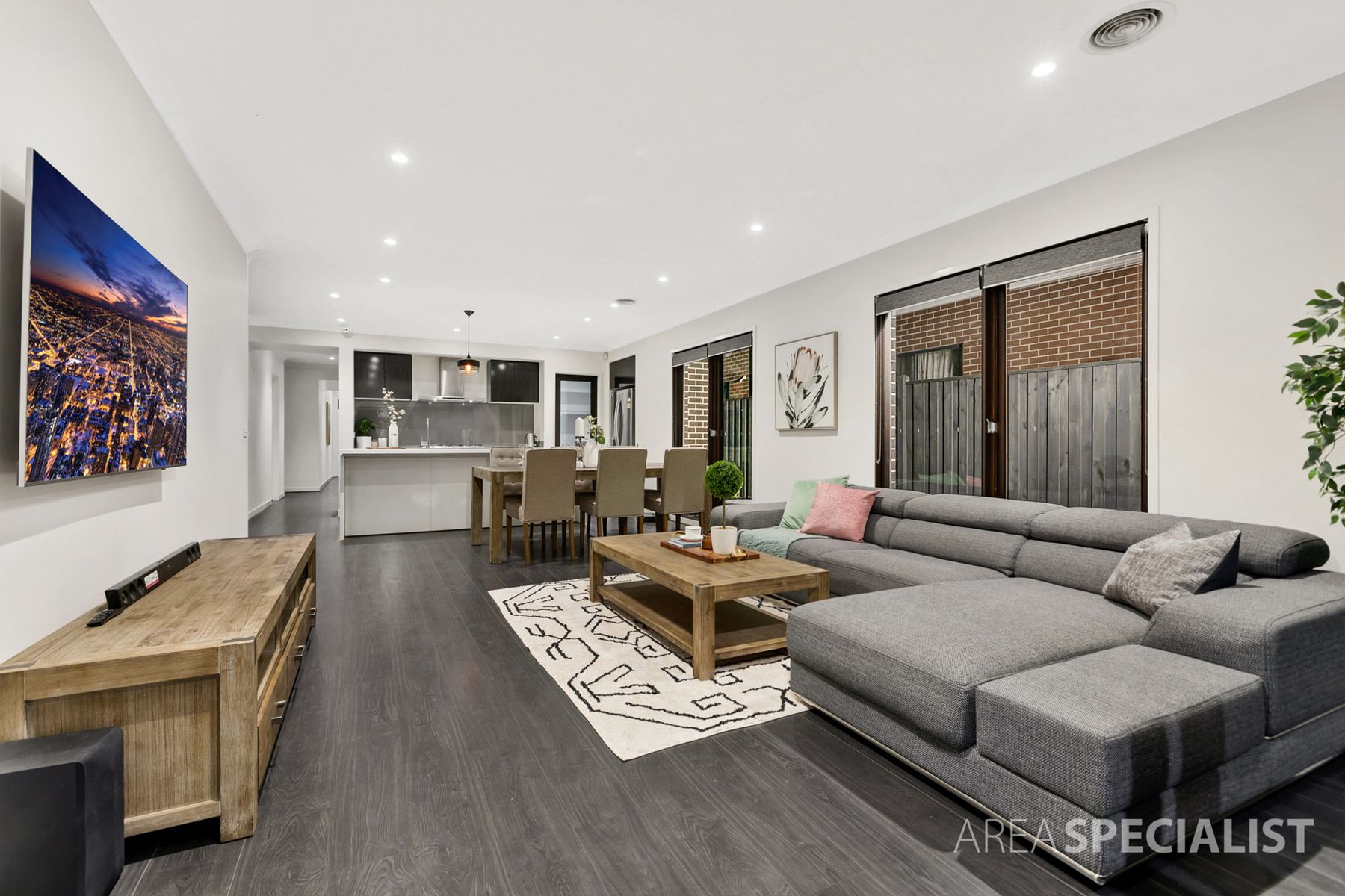 11 Broadbank Crescent, Clyde North, VIC 3978, Clyde North - Thumbnail 3