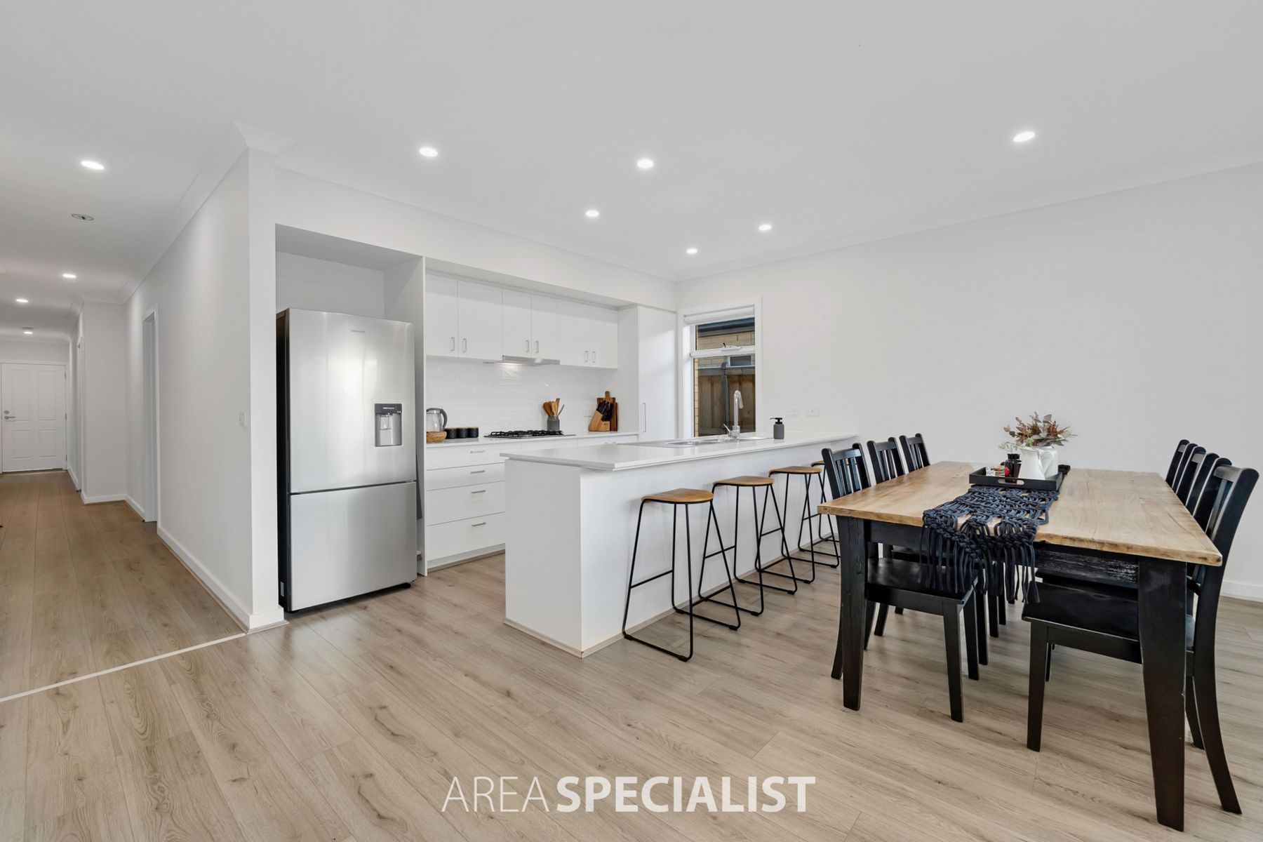 4 Hendrix Street, Cranbourne East, VIC 3977, Cranbourne East - Thumbnail 4