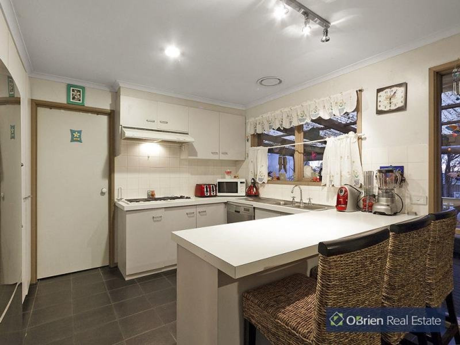 8 Orkney Close, Endeavour Hills, VIC 3802, Endeavour Hills - Thumbnail 2