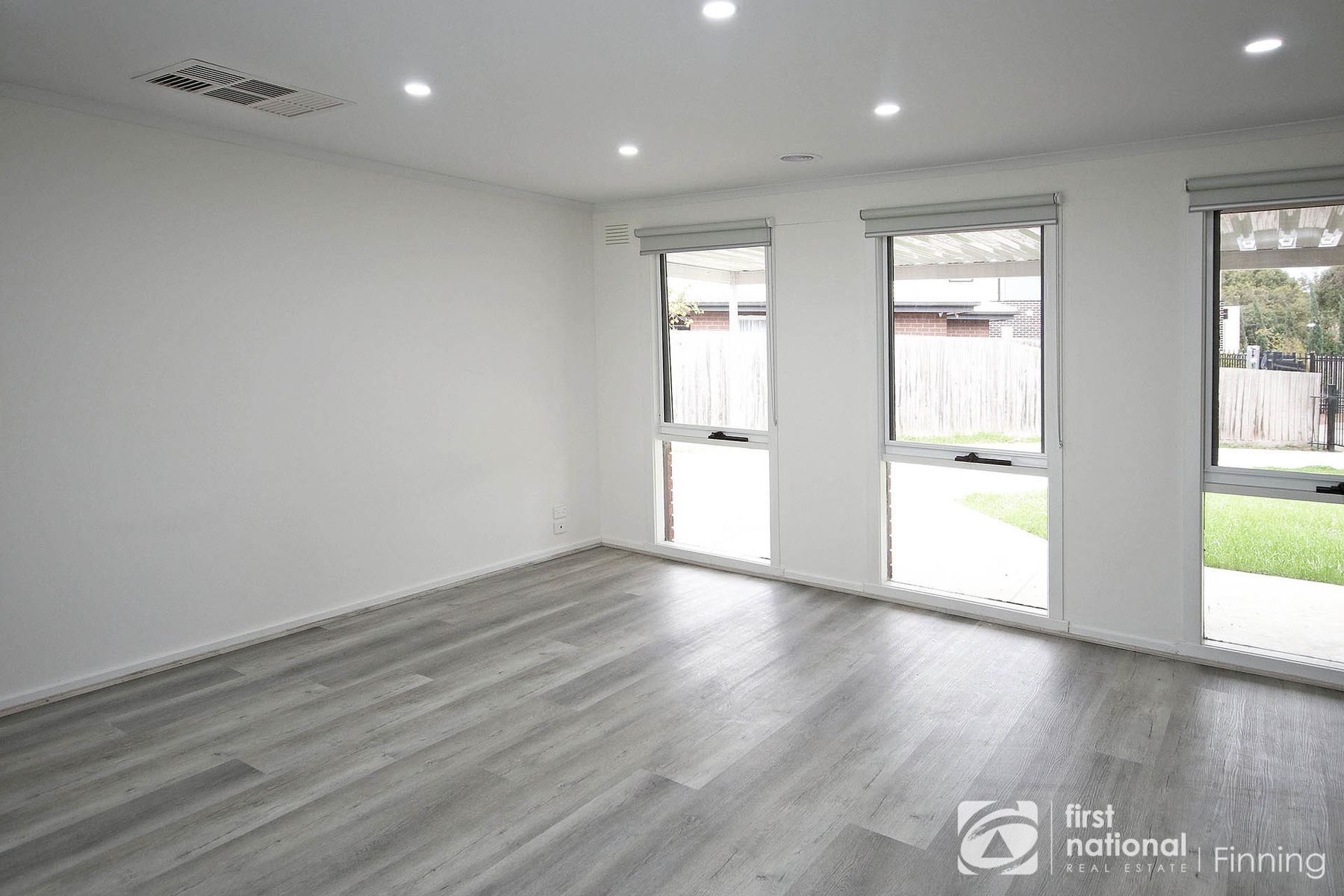 10 Mawson Court, Cranbourne North VIC 3977, Cranbourne North - Thumbnail 8