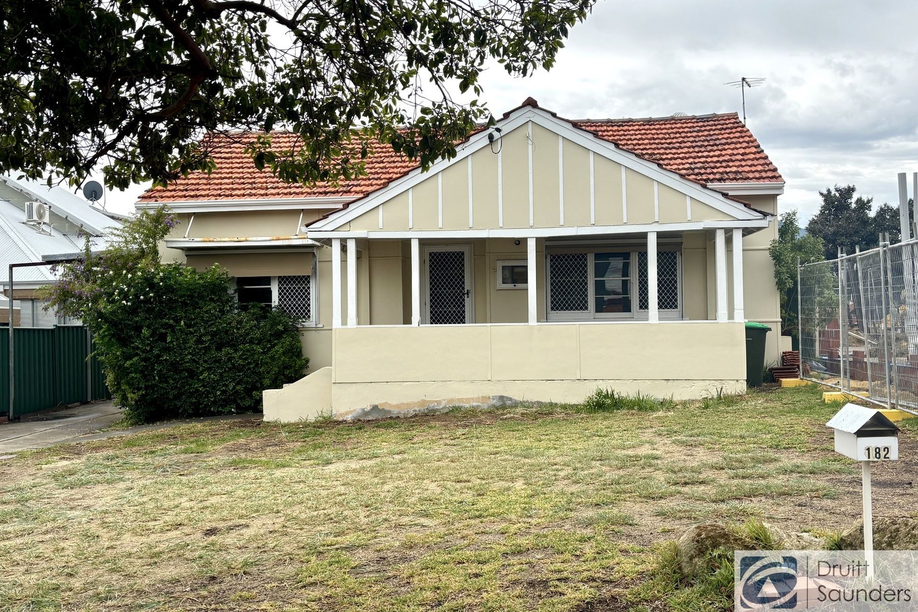 182 Grand Promenade, Doubleview WA 6018