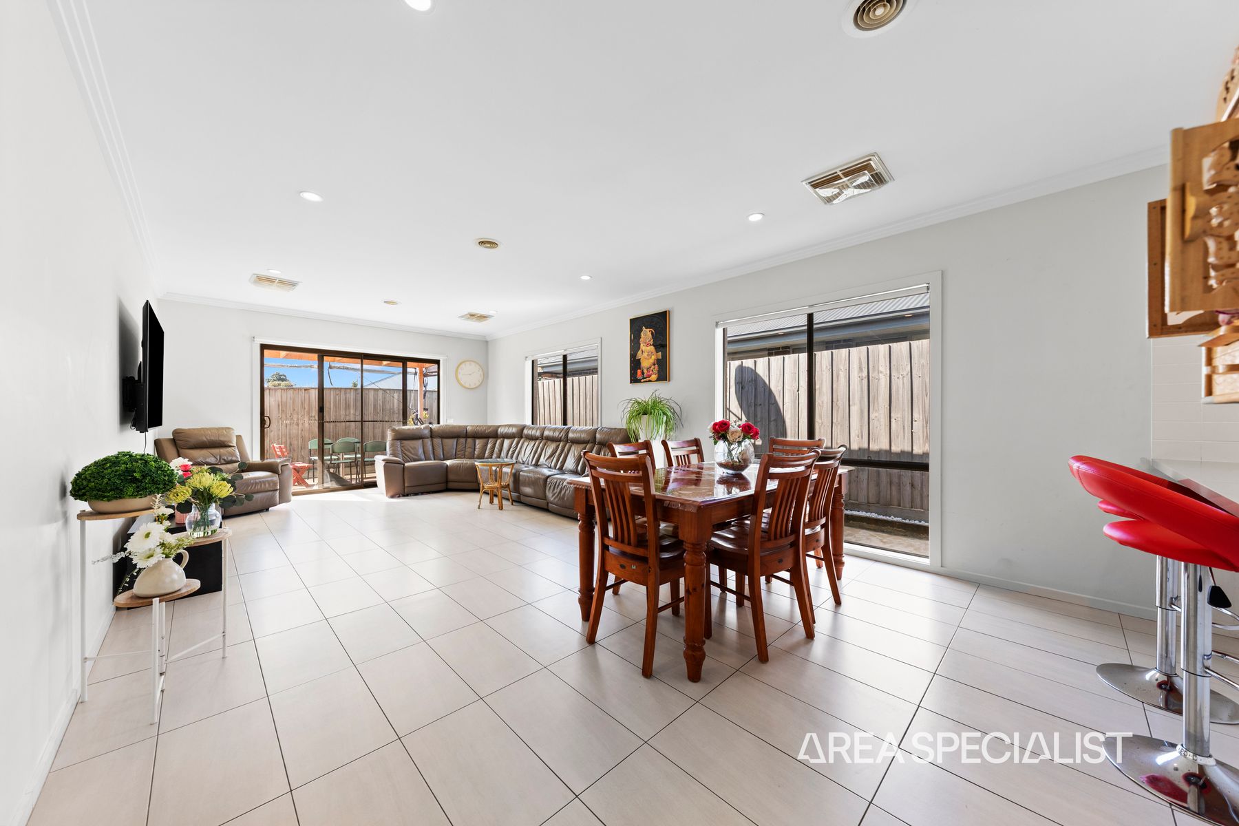 5 Spinebill Court, Pakenham, VIC 3810, Pakenham - Thumbnail 4