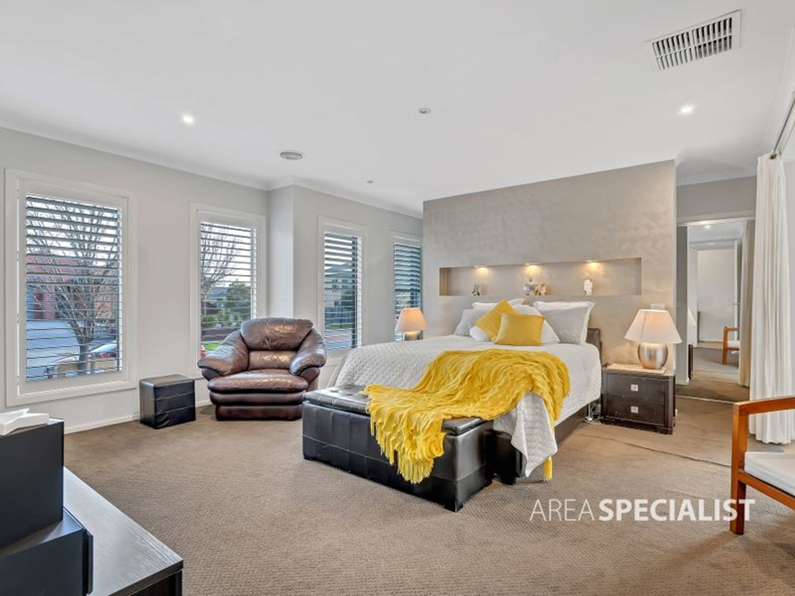 34 SUSSEX AVE, Cranbourne North, VIC 3977, Cranbourne North - Thumbnail 2
