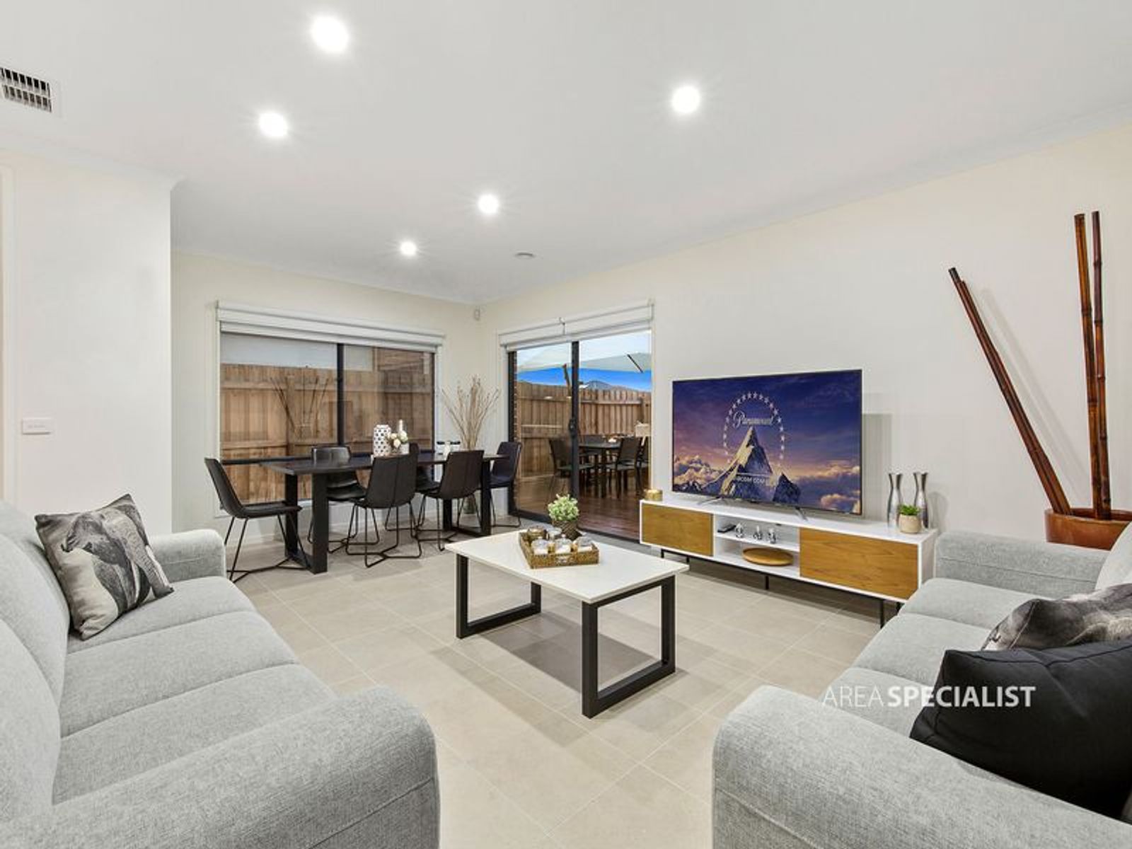 16 Hekela Street, Clyde North, VIC 3978, Clyde North - Thumbnail 4