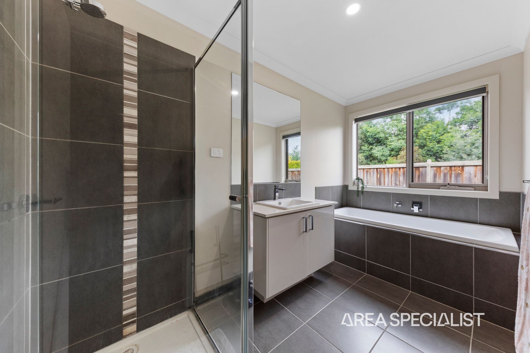 14 Elmside Avenue, Warragul, Warragul - Thumbnail 5