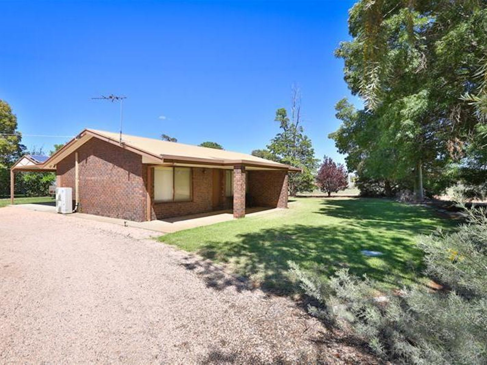 6 Dickies Road, Birdwoodton - Image 1