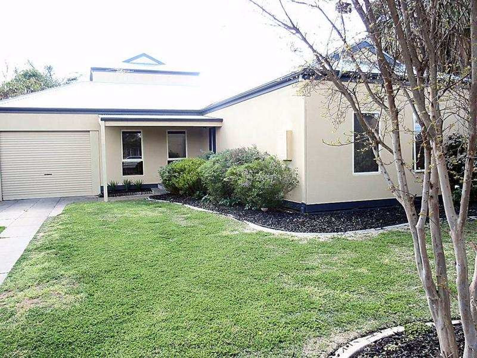 7 Kurrajong Parade