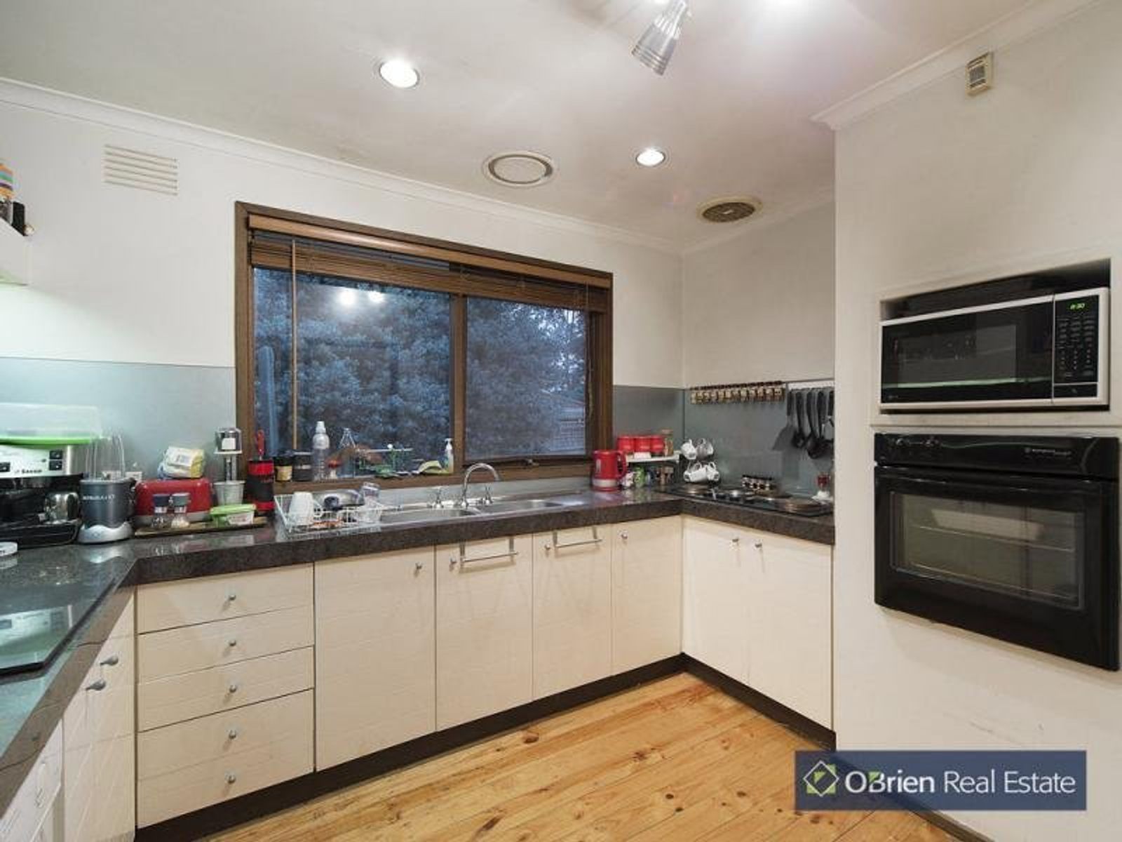 26 William Perry Close, Endeavour Hills, VIC 3802, Endeavour Hills - Thumbnail 2