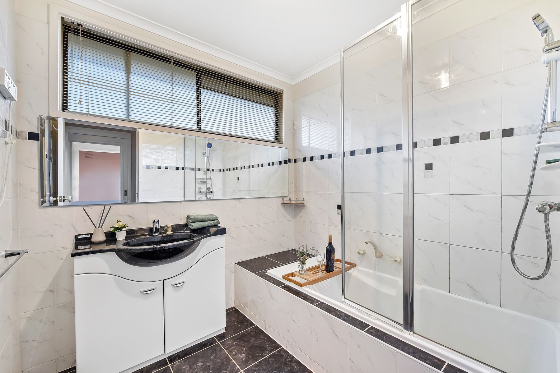 105 Kingsclere Avenue Web 12