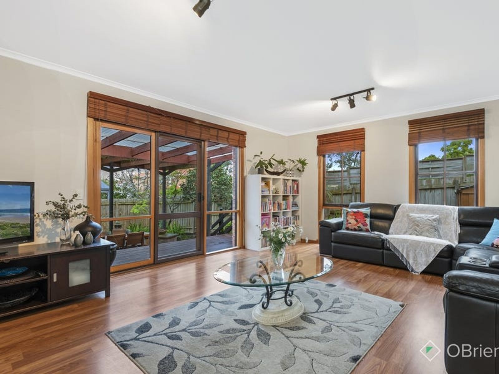 19 Huxley Crescent, Endeavour Hills, VIC 3802, Endeavour Hills - Thumbnail 2