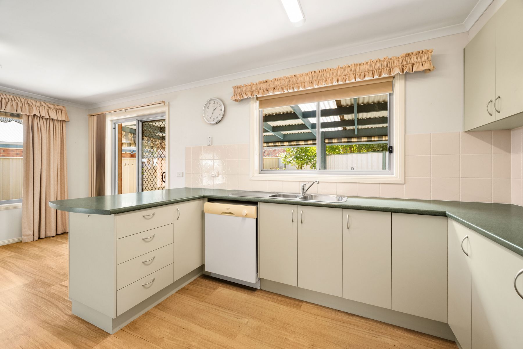 5/27 Toorak Road, Bright VIC 3741, Bright - Thumbnail 6