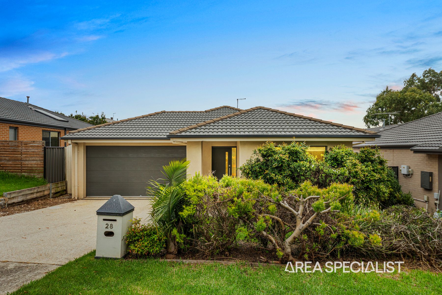 28 Bonneville Parade, Pakenham, VIC 3810, Pakenham - Thumbnail 2