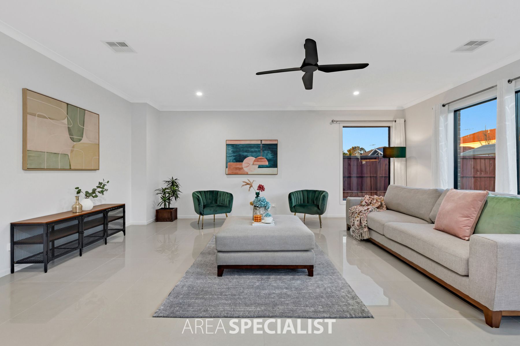17 Hull Crescent, Pakenham, VIC 3810, Pakenham - Thumbnail 4