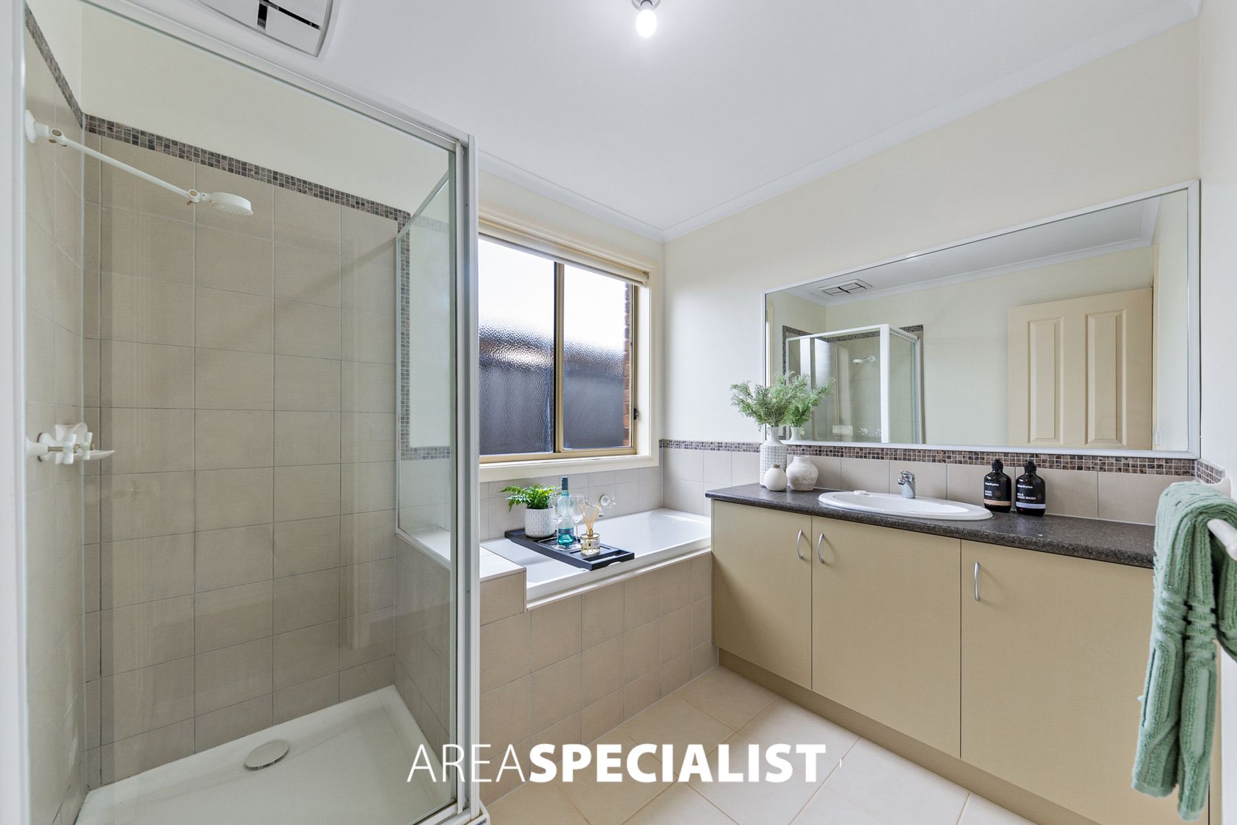 18 Huron Parkway, Pakenham, VIC 3810, Pakenham - Thumbnail 6