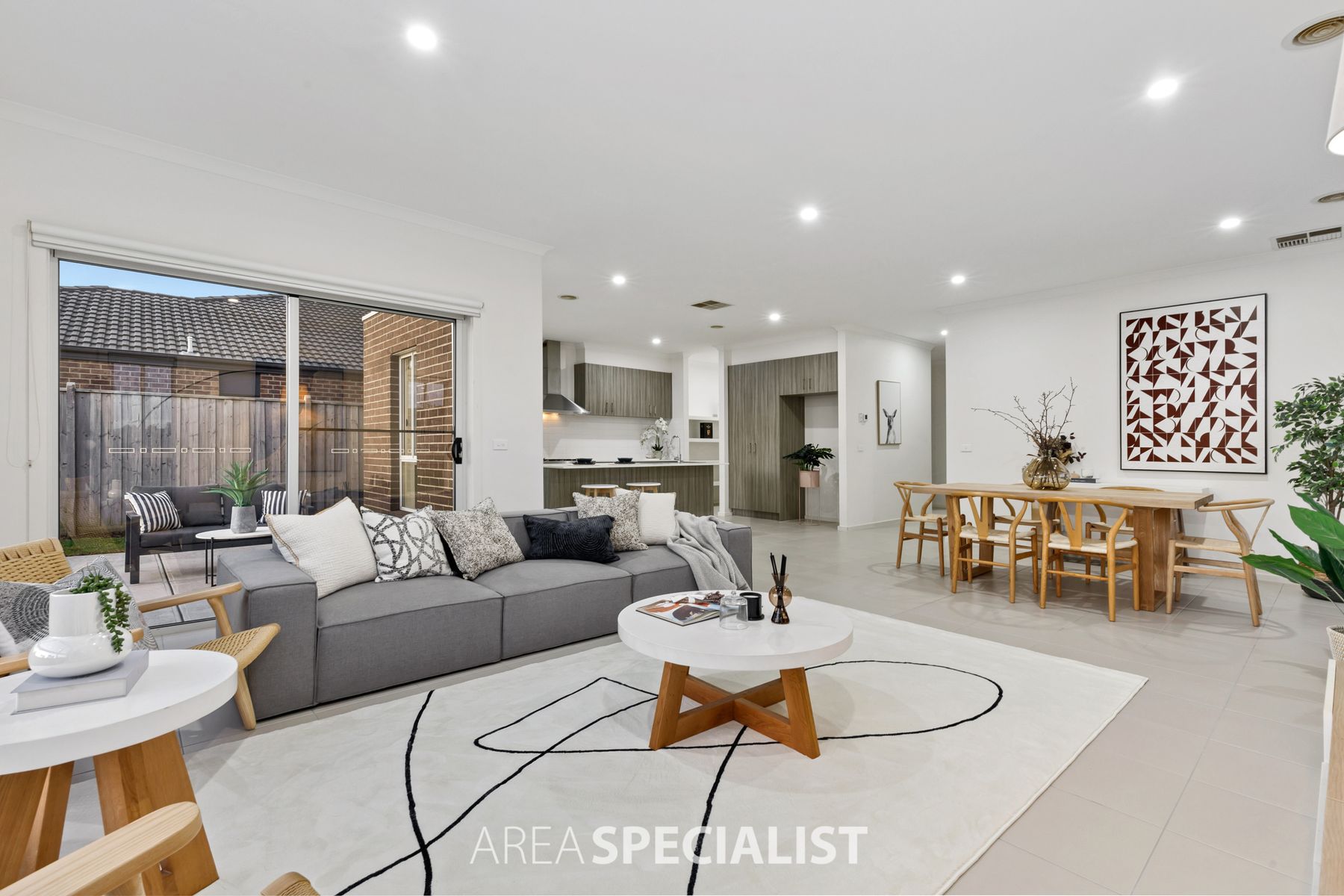 18 Riverbank Close, Clyde North, VIC 3978, Clyde North - Thumbnail 2