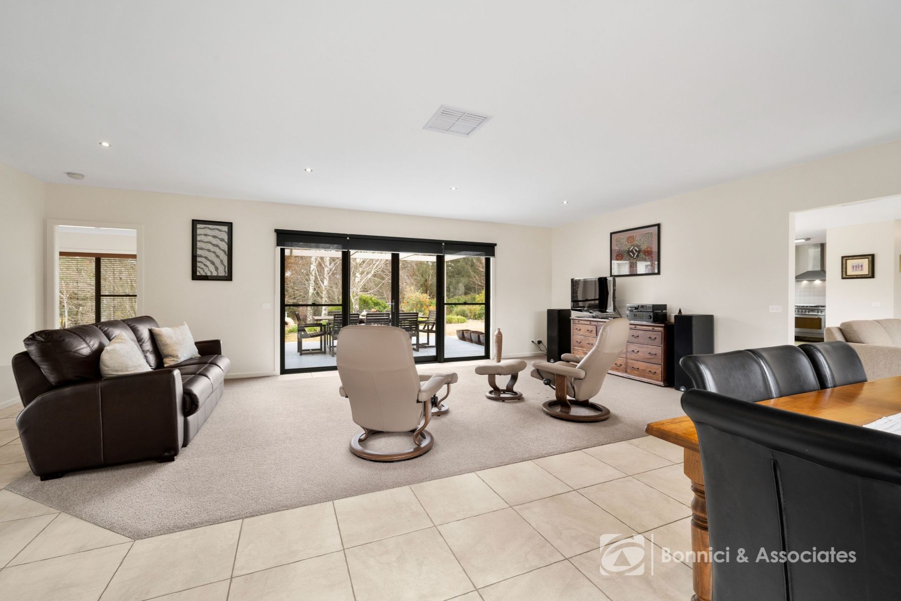 24 Tomlinson Road, Beechworth VIC 3747, Beechworth - Thumbnail 6