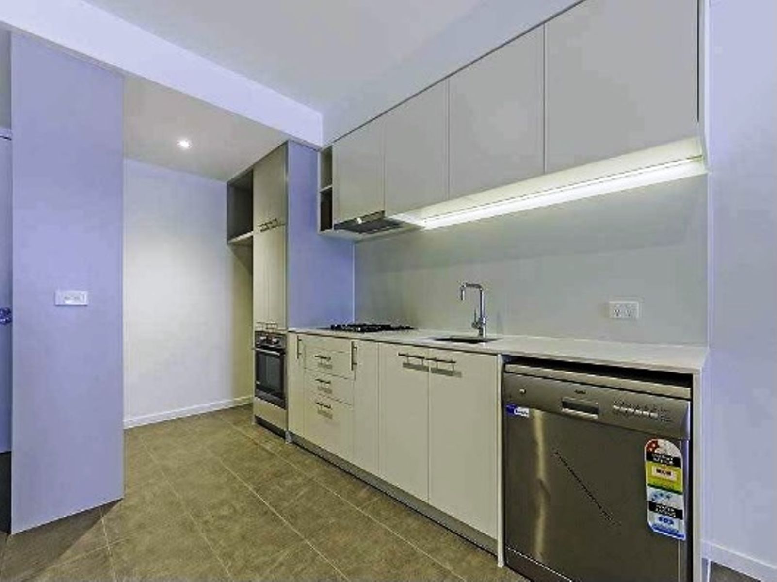 G05/660 Blackburn Road, Notting Hill - Thumbnail 2