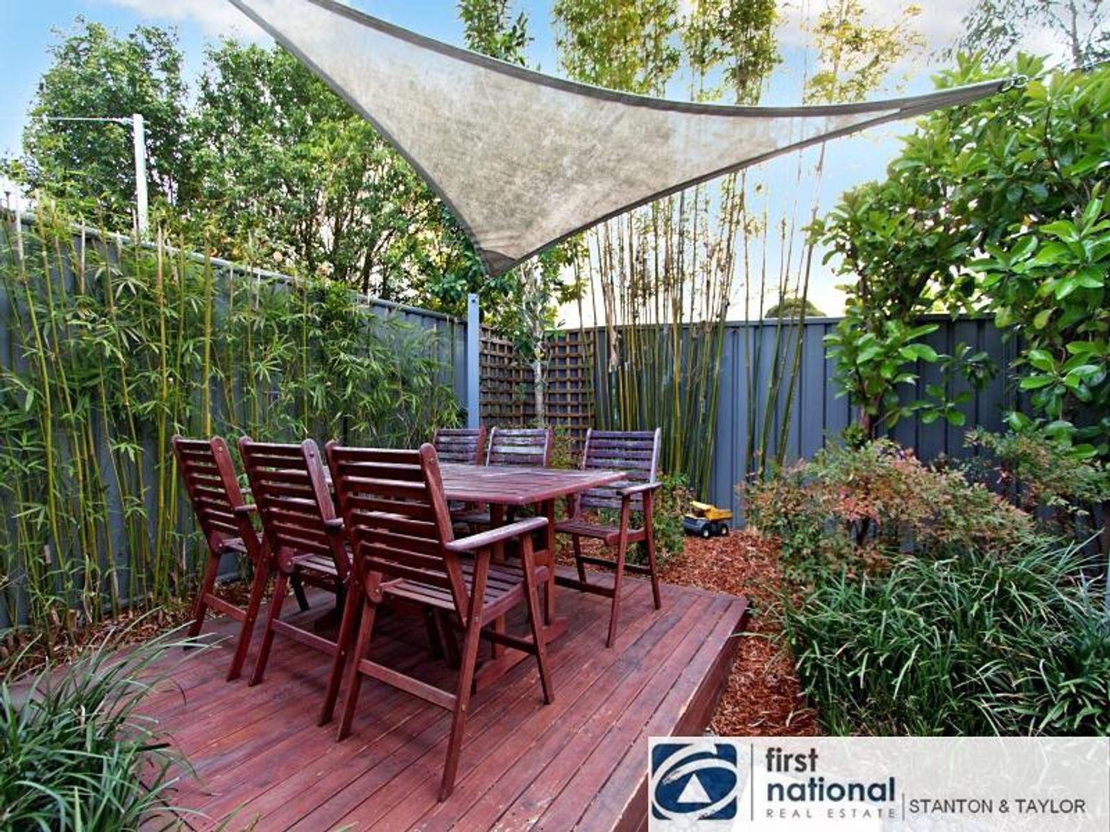 15 Kingsbury Place, Kingswood - Thumbnail 2