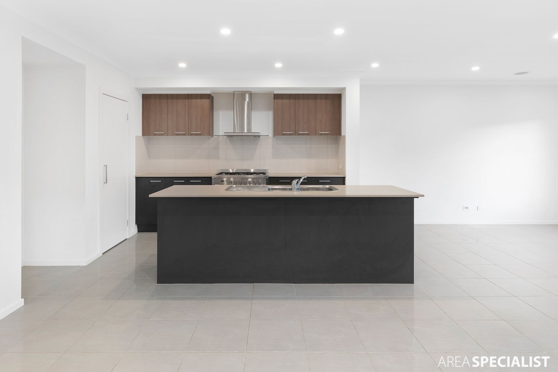 8 Kittyhawk Road, Point Cook, VIC 3030, Point Cook - Thumbnail 5