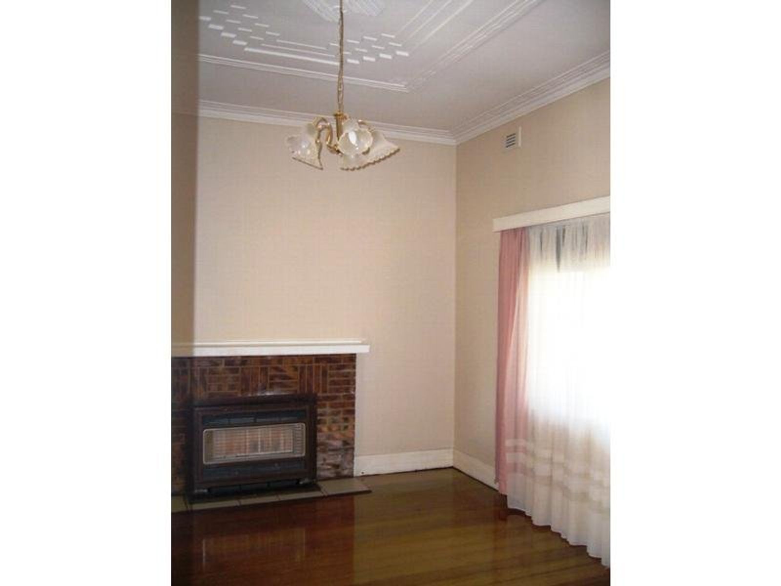 84 KING EDWARD AVENUE, Albion - Thumbnail 2