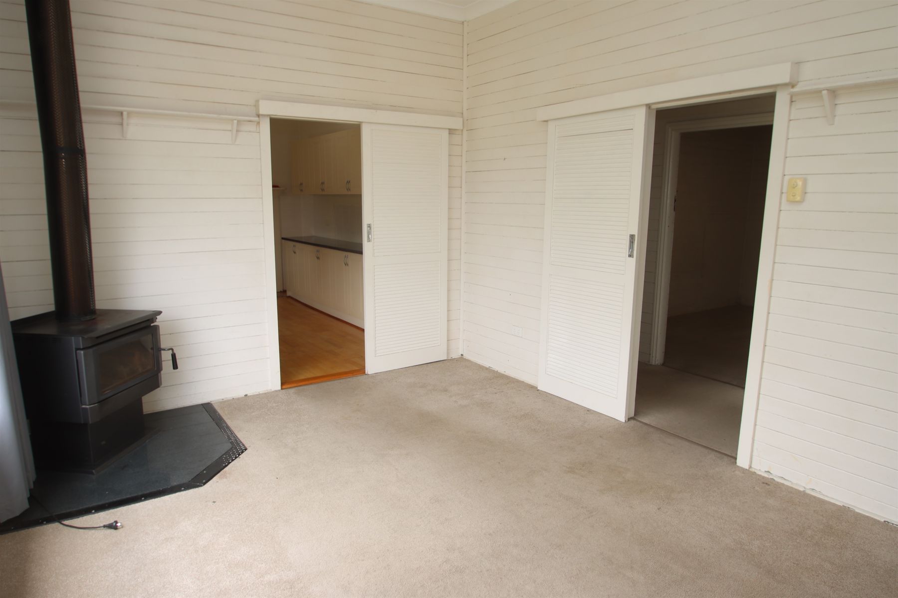 8 Erindee Avenue, Tenterfield NSW 2372, Tenterfield - Thumbnail 2