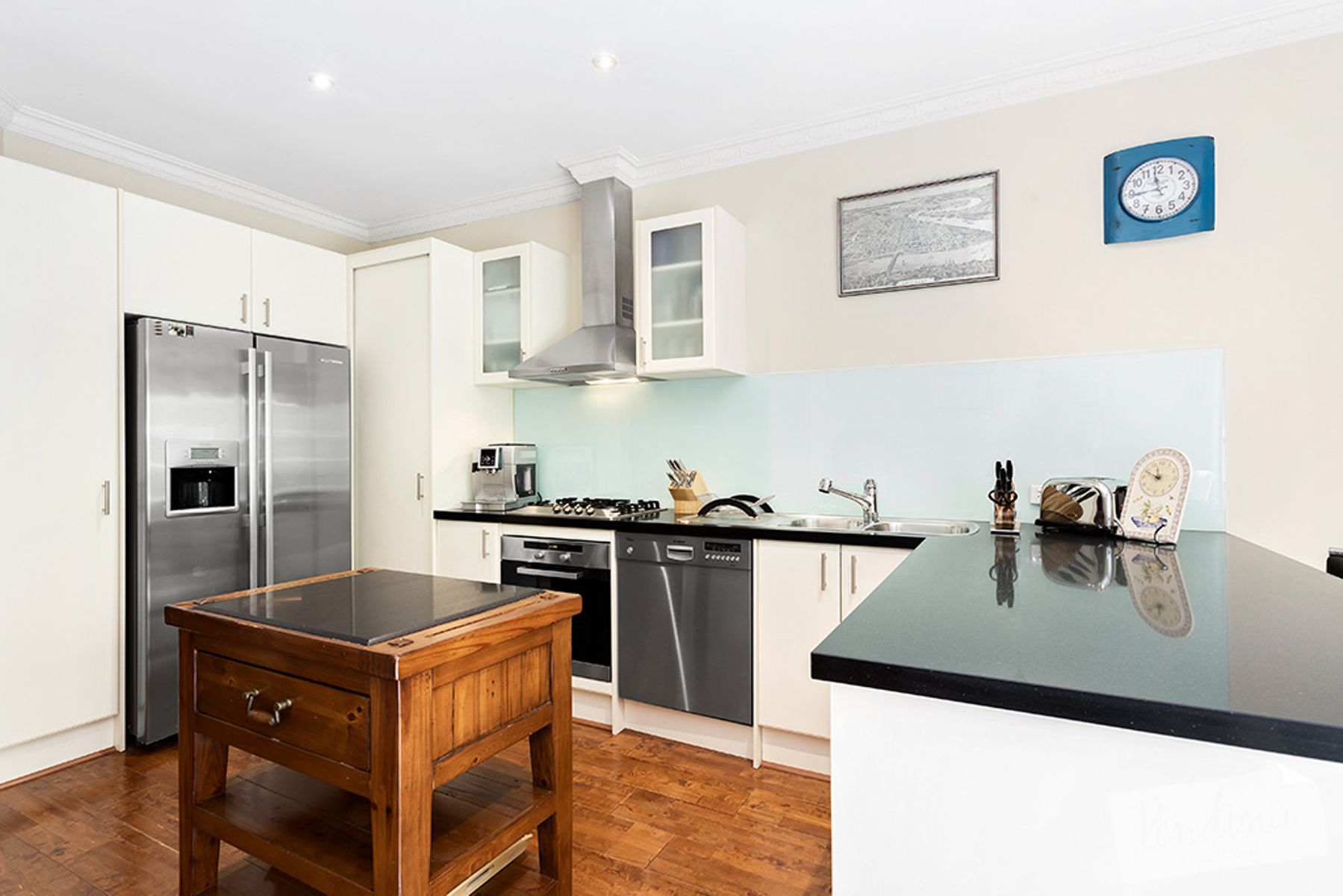 21 The Crescent, Kensington - Thumbnail 2