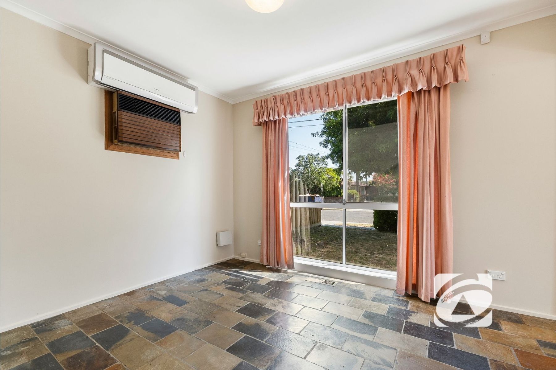 4 Tamar Road, Springvale South VIC 3172, Springvale South - Thumbnail 4