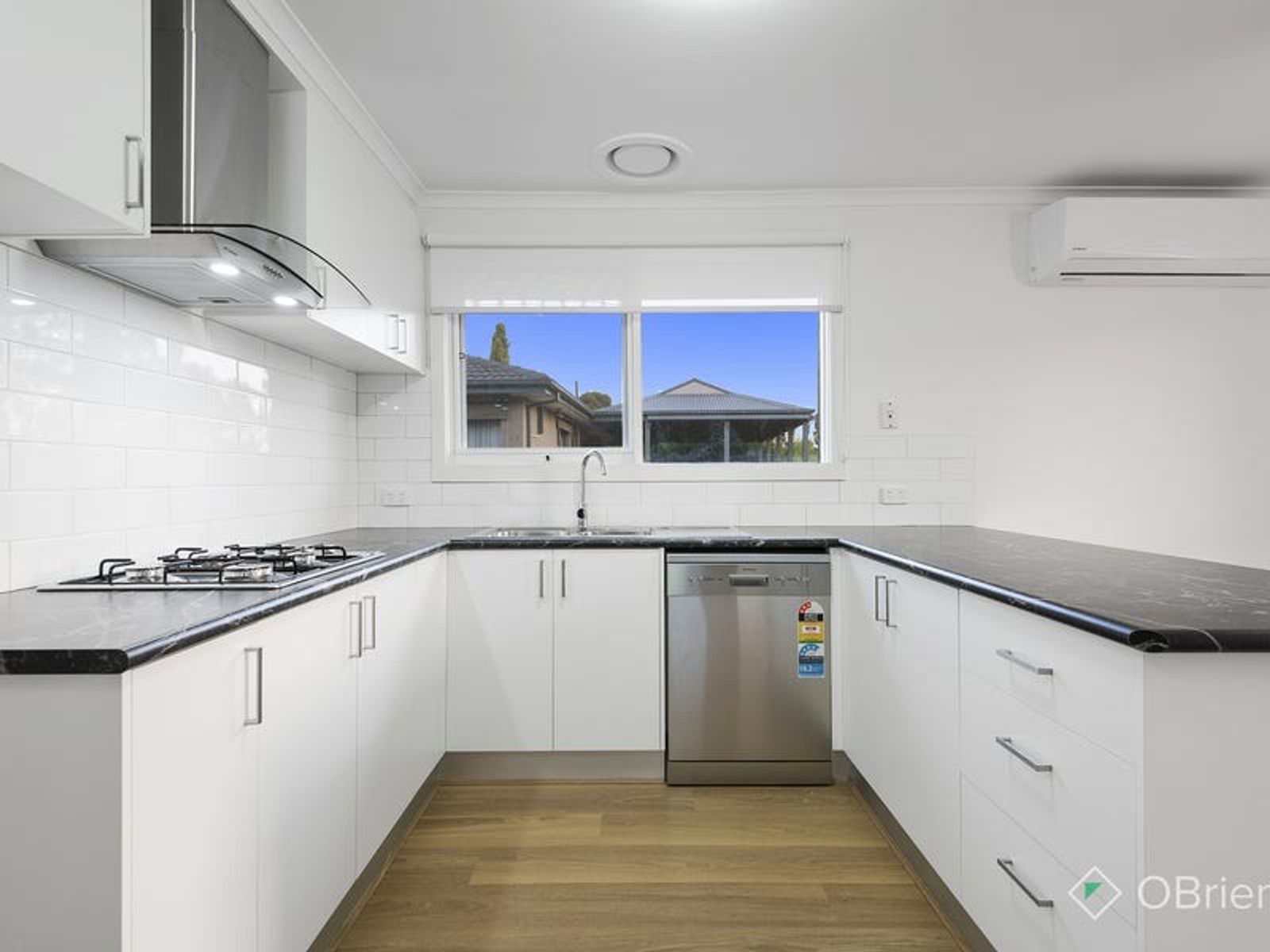 37 Sydney Parkinson Avenue, Endeavour Hills, VIC 3802, Endeavour Hills - Thumbnail 3