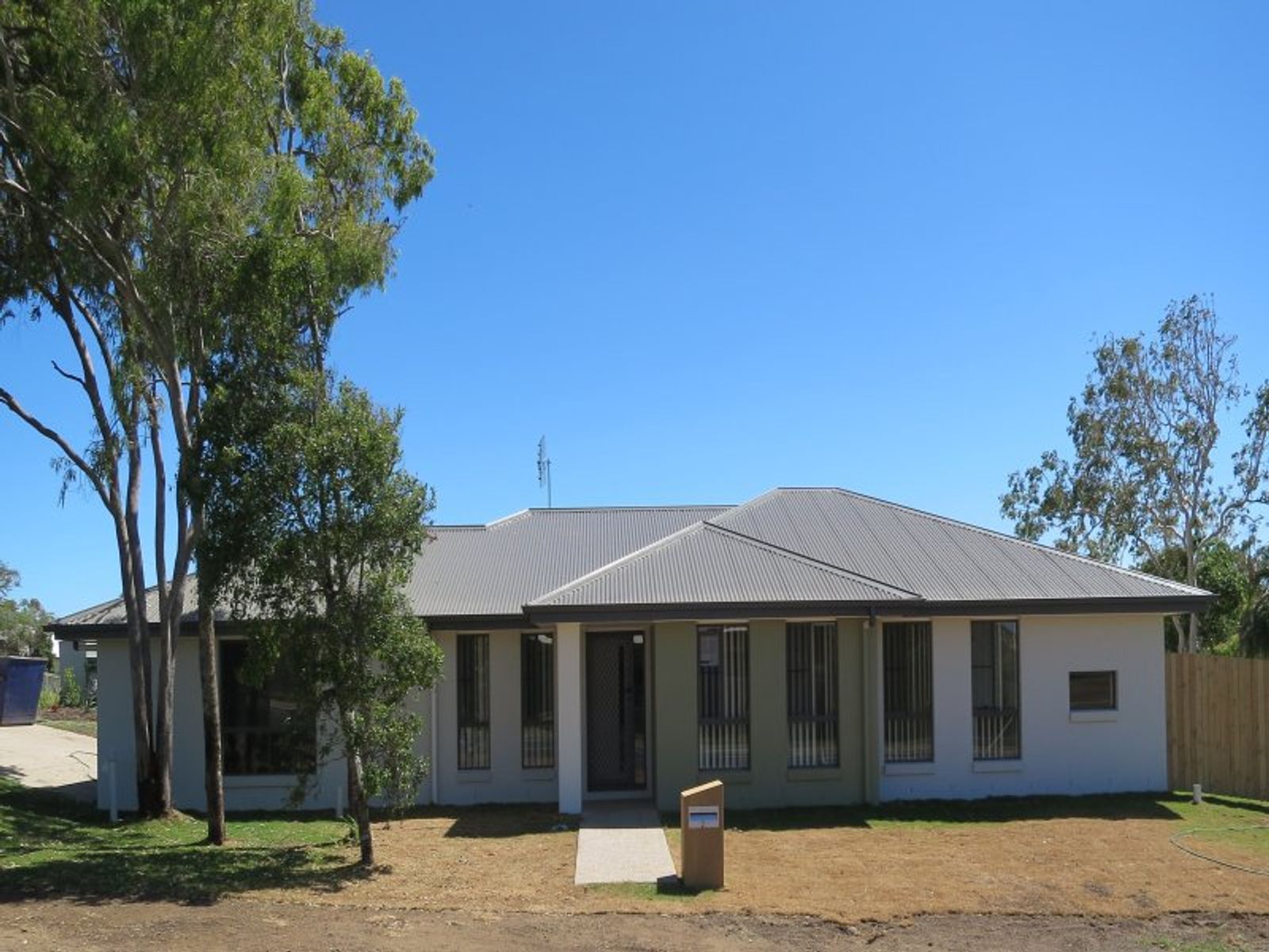 2 Hermitage Drive, Eimeo QLD 4740