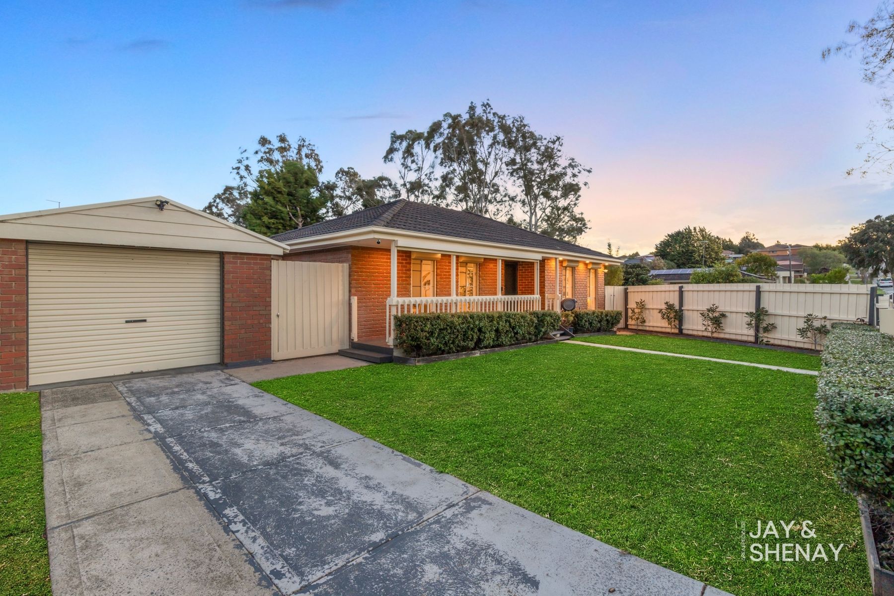 368 James Cook Drive, Endeavour Hills, VIC 3802, Endeavour Hills - Thumbnail 2