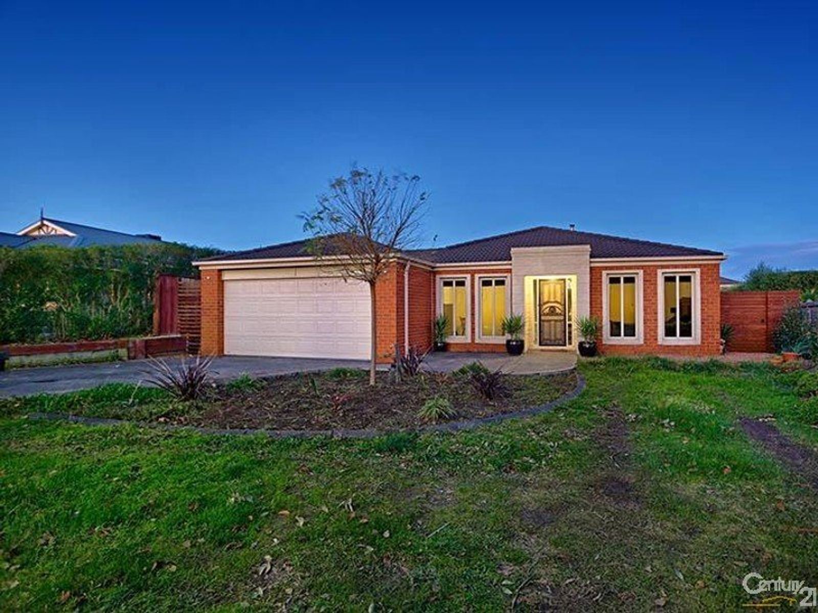 10 Canet Grove, Narre Warren South - Thumbnail 3