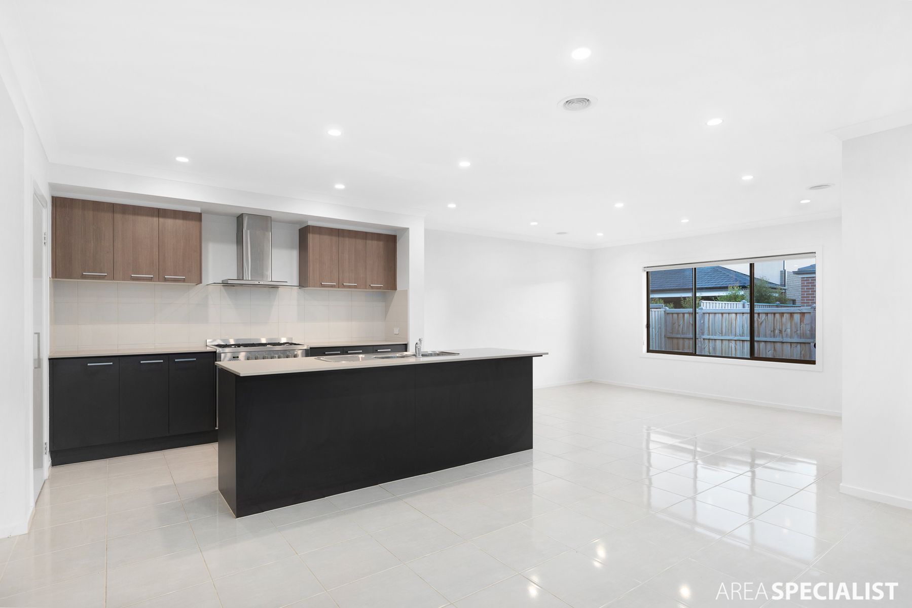 8 Kittyhawk Road, Point Cook, VIC 3030, Point Cook - Thumbnail 3