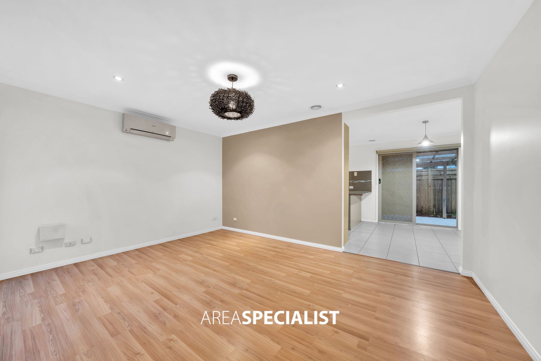 22 Caroline Crescent, Cranbourne West, VIC 3977, Cranbourne West - Thumbnail 2