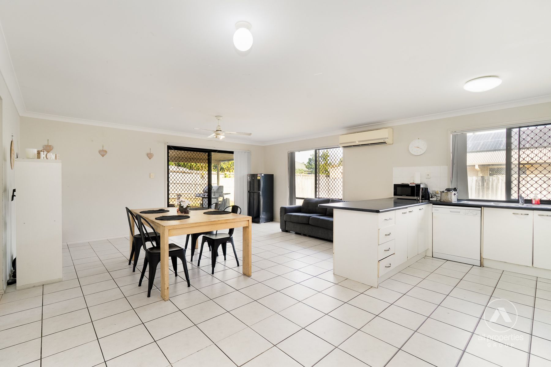 12 Griffen Place, Crestmead QLD 4132, Crestmead - Thumbnail 4