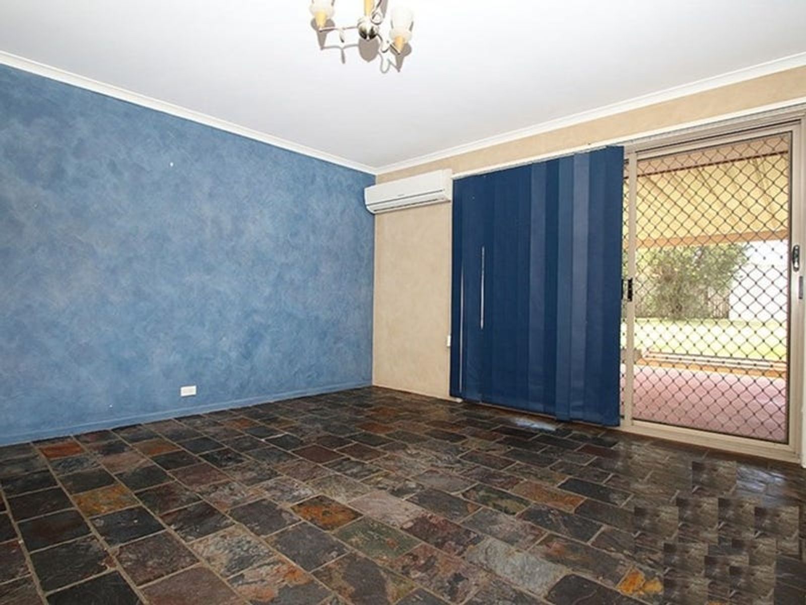 15 Lycoris Street, Crestmead QLD 4132, Crestmead - Thumbnail 4